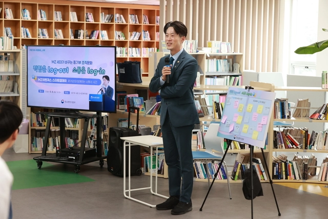 노용석 중기부 제1차관이 8일 세종특별자치시 중소벤처기업부 4층 북카페에서 열린 ‘2026년 MZ어벤져스 스타트업 데이’에서 인사말을 하고 있다. [중기부 제공]