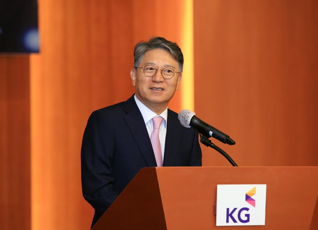 곽재선 KG그룹 회장이 9일 서울 여의도 태영빌딩 T아트홀에서 열린 ‘KG그룹 기업가치 정상화 및 미래전략 기자간담회’에서 발표를 하고 있다. KG그룹 제공