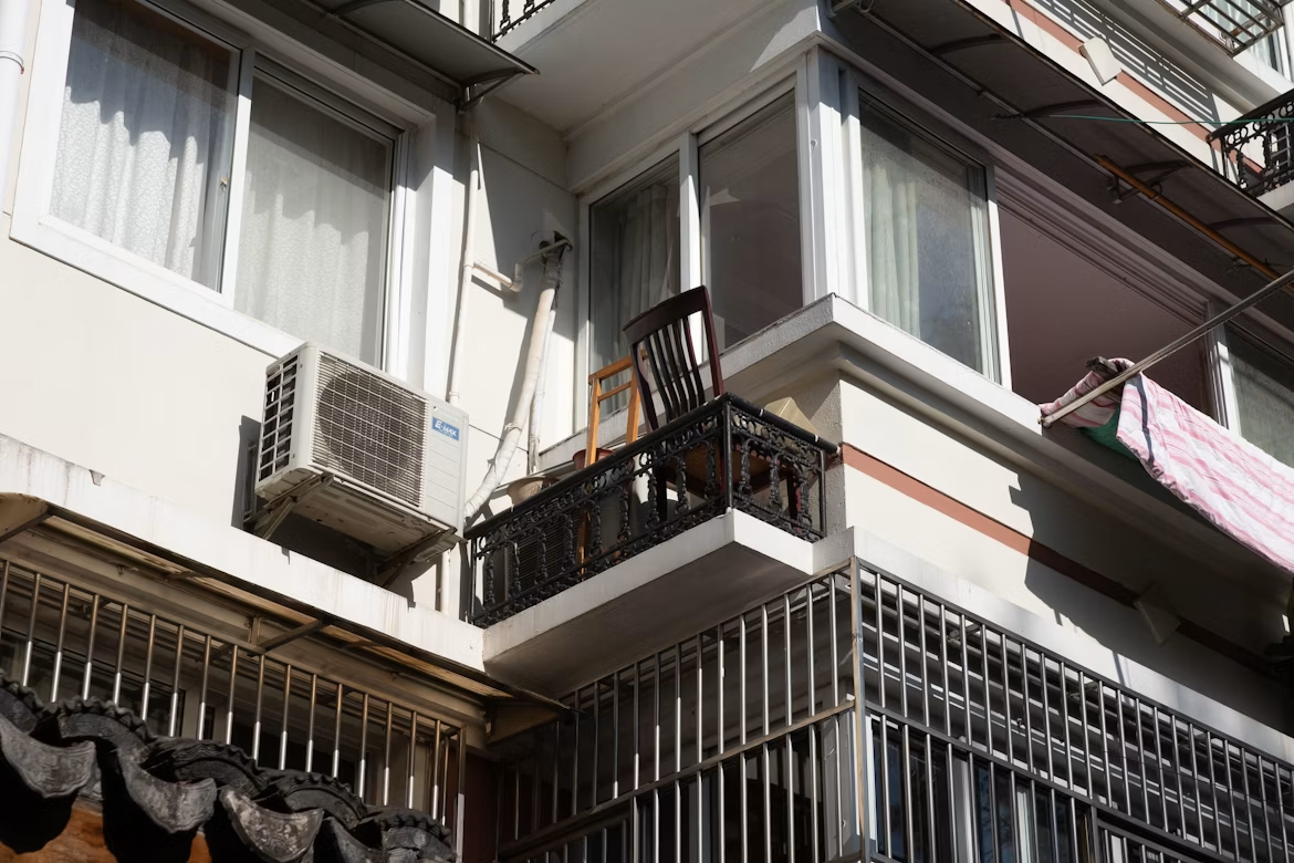 아파트 에어컨 실외기 설치하던 작업자 2명 아래로 추락, 모두 사망