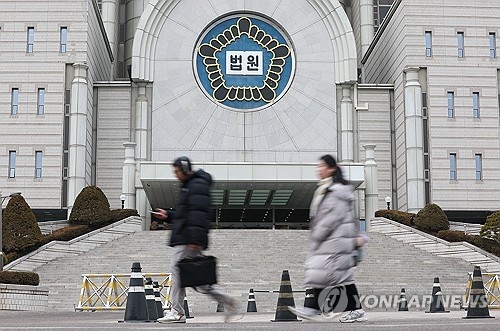 “외도로 헤어진 동성부부도 법적 보호 대상”…법원, 1000만원 파탄 위자료 인정