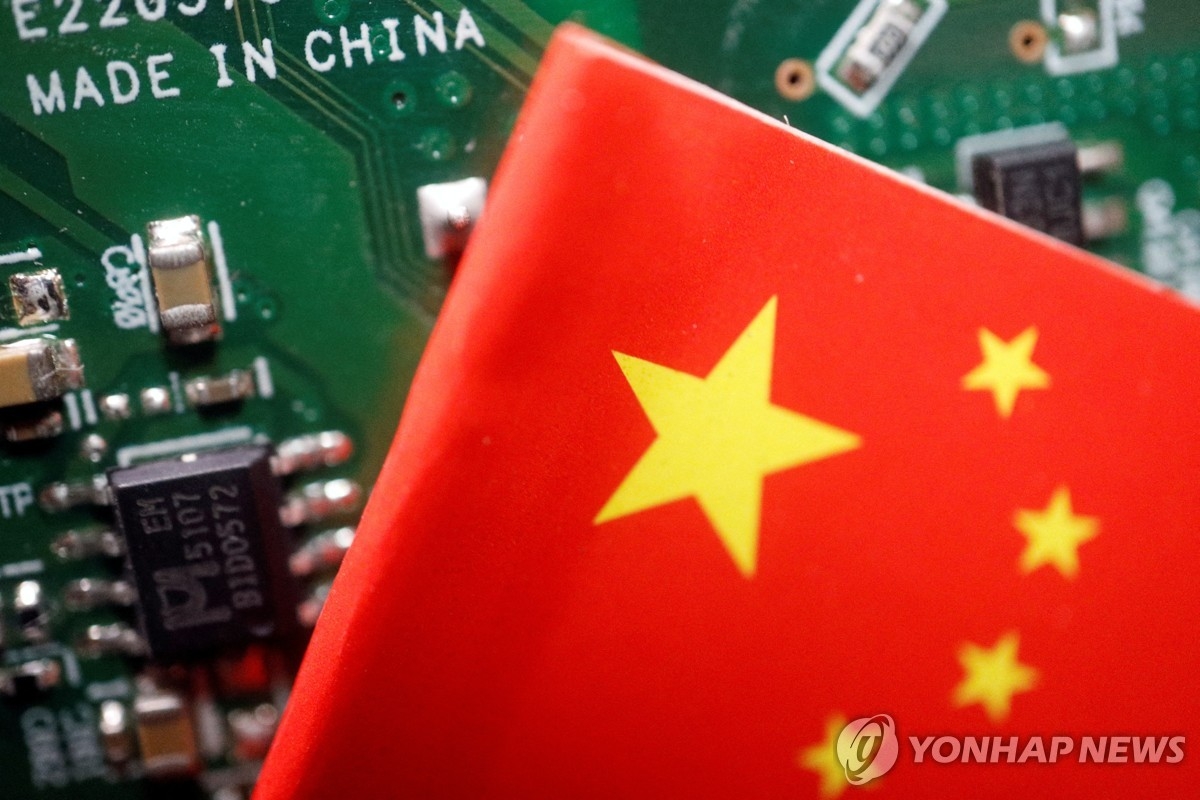 “중국, AI 데이터센터 건설에 5년간 450조원 투입”…화웨이 등 자국 기술로
