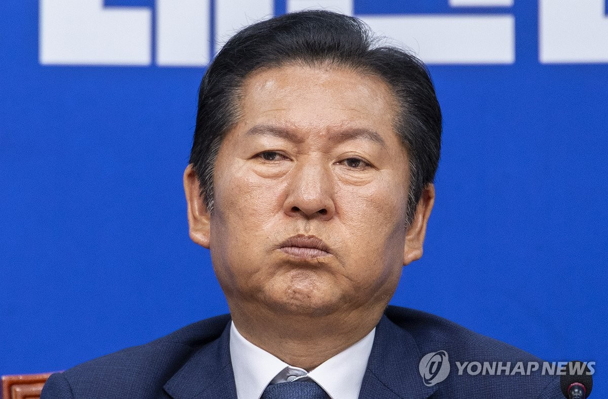 ‘李의 남자’ 김용, 정청래 불출마 압박… 전면전이냐 타협이냐