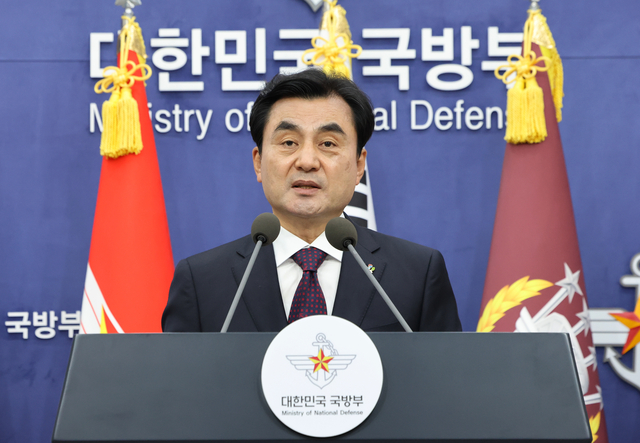 안규백 국방부 장관이 10일 서울 용산구 국방부 브리핑룸에서 방첩사 해체 및 기능개편 발표를 하고 있다. [연합뉴스]
