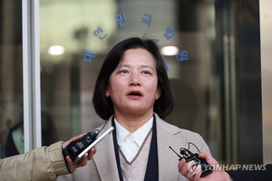 [속보] 법원, 정유미 검사장 ‘강등’ 인사 취소…“사직 유도 위한 재량권 남용”