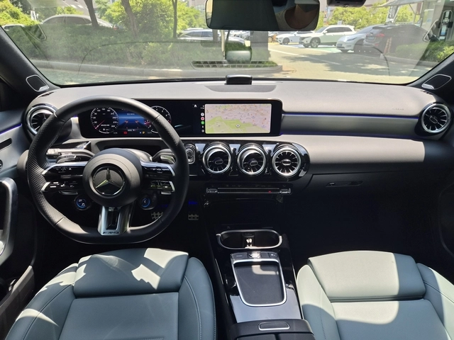 메르세데스-AMG A 45 S 4MATIC+ 1열 모습. 임주희 기자
