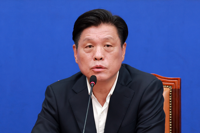 조승래 더불어민주당 사무총장이 14일 국회에서 전당대회 준비 상황 등 현안과 관련해 기자 간담회를 하고 있다. [연합뉴스]