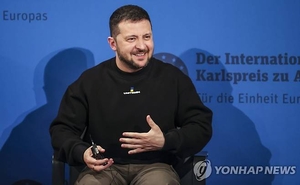 [글로벌 오피니언리더] 젤렌스키, ‘80세 생일’ 맞은 트럼프에 축하 전화