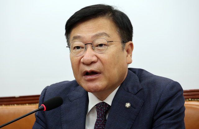 정점식 국민의힘 원내대표가 15일 국회에서 열린 최고위원회의에서 발언하고 있다. 연합뉴스
