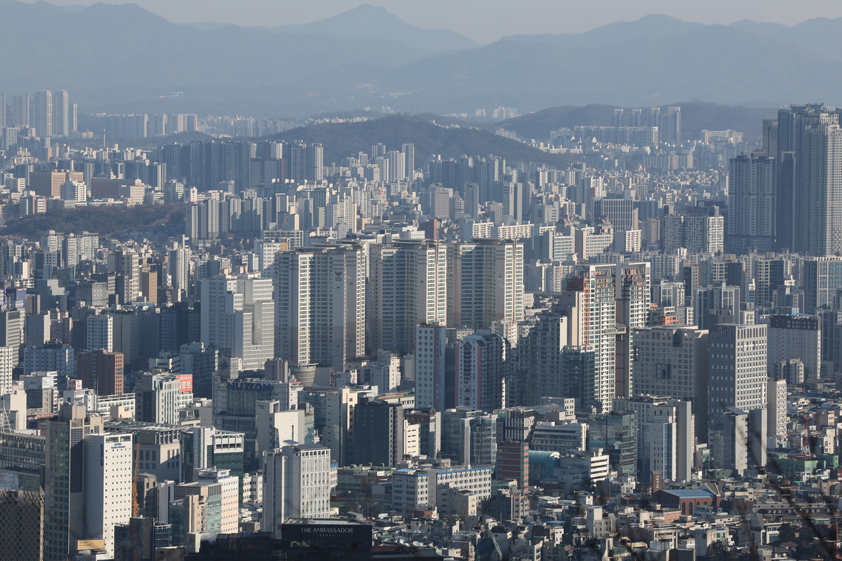 서울 집값 평균 10억 첫 돌파…전월세도 ‘급등’