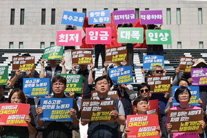 노동계, 최저임금 1만2000원 요구… ‘삼전닉스’ 성과급 파장 우려