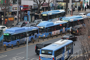 “버스도 곧 무임승차?”…서울 시의회, 고령층 요금 지원 조례안 발의