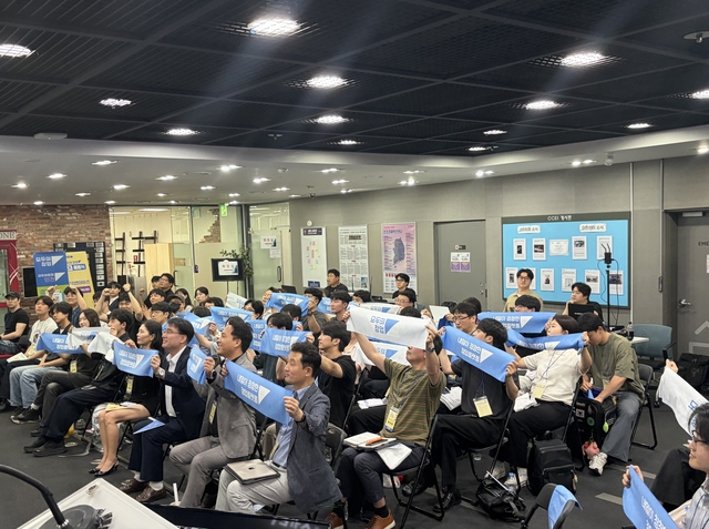 인천지방중소벤처기업청이 인천창조경제혁신센터와 함께 16일 인천창조경제혁신센터 자유공작소에서 '모두의 창업 1기 출범식'을 개최했다. 인천중기청 제공
