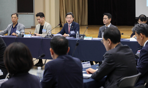 [포토] 포용금융 현장 대토론회 참석한 이억원 금융위원장