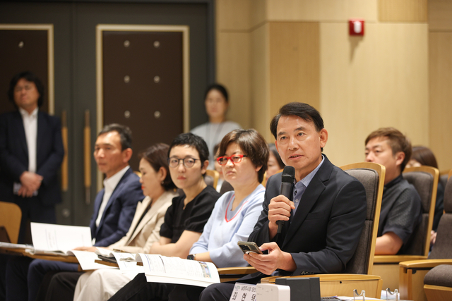 남양주시장직 인수위 회의 생중계를 결정한 최현덕 당선인
