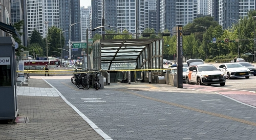 [속보] 잠실 올림픽공원 인근서 도시가스 유출, 시민들 대피…“역 출구 통제”