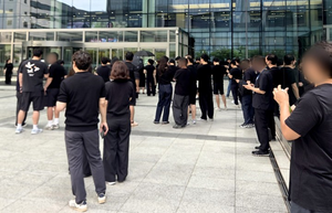 ‘성과급 불만’ 삼전 DX 직원들, ‘검은옷’ 출근…노조원 2만6000명 돌파