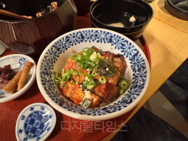히츠마부시를 두 번째로 즐기는 방법인 고명을 얹은 모습. 정래연 기자