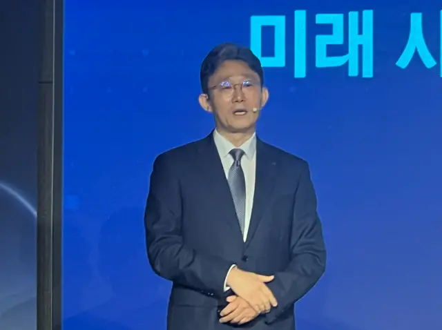 박윤영 KT 대표가 6일 서울 광진구 풀만 앰버서더 서울 이스트폴 호텔에서 ‘AX 플랫폼 컴퍼니’ 비전을 발표하고 있다. 이혜선 기자