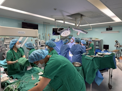 지난 6월 4일 임신 27주차였던 산모가 제주도에서 대구가톨릭대병원으로 로 긴급 이송된 뒤 세쌍둥이를 분만한 현장. [대구가톨릭대병원 제공]
