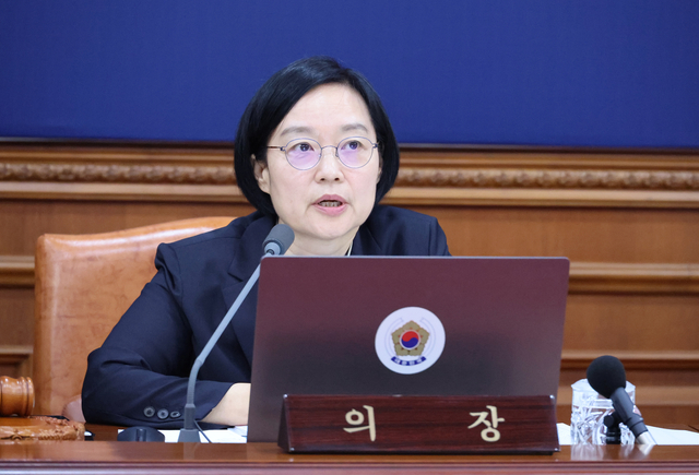 한성숙 국무총리가 7일 서울 종로구 정부서울청사에서 열린 국무회의에서 발언하고 있다. 연합뉴스
