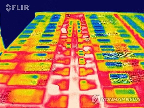 열화상 카메라로 찍은 열대야 속 아파트. [연합뉴스]