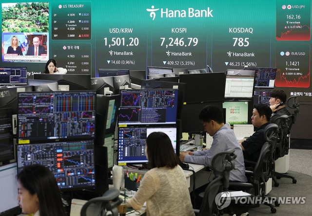 서울 중구 하나은행 딜링룸. 연합뉴스