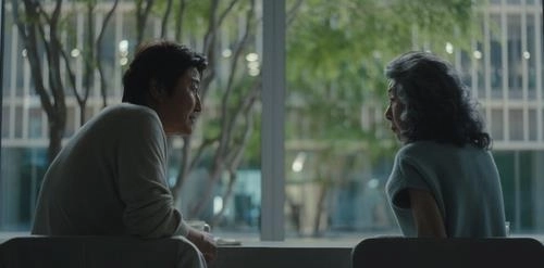 ‘성난 사람들’ 시즌2에 출연한 송강호(왼쪽)와 윤여정. [연합뉴스]