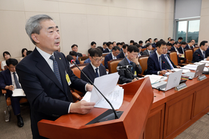 외국인 팔자에 흔들린 코스피…신현송 