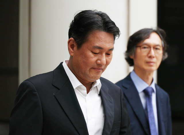 내란중요임무종사 및 직권남용권리행사방해 혐의를 받은 김태효 전 국가안보실 1차장이 10일 서초구 서울중앙지법에서 열린 구속 전 피의자 심문(영장심사)에 출석하고 있다.   [연합뉴스]