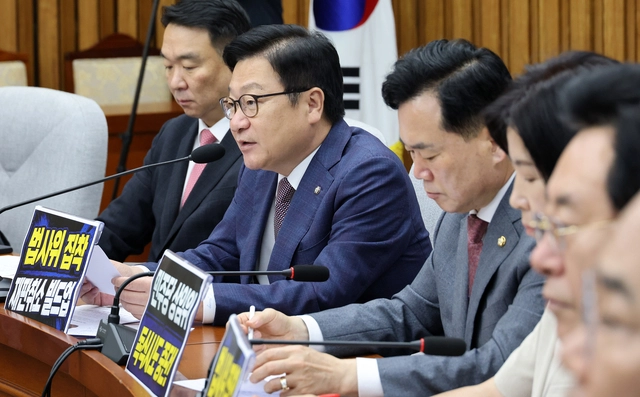 정점식 국민의힘 원내대표가 10일 국회에서 열린 원내대책회의에서 발언하고 있다. 연합뉴스