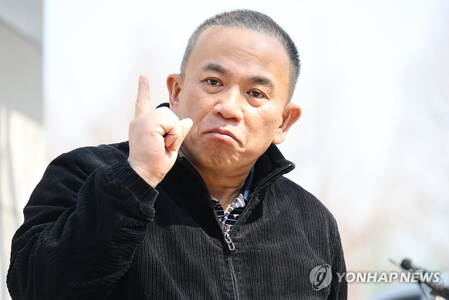 신용한 고소 기자회견 하는 명태균. [연합뉴스]