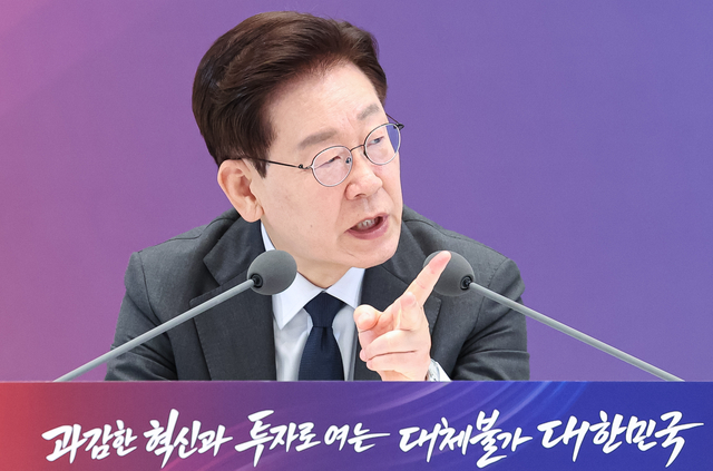 이재명 대통령이 13일 청와대에서 열린 국가재정전략회의에서 발언하고 있다. 연합뉴스