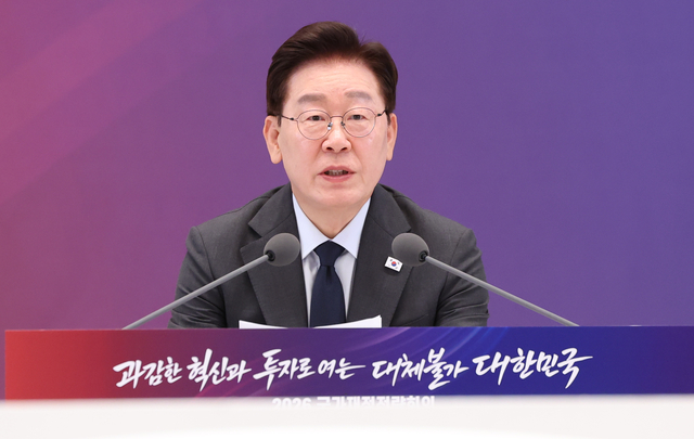 이재명 대통령이 13일 청와대에서 열린 국가재정전략회의에서 발언하고 있다. 연합뉴스