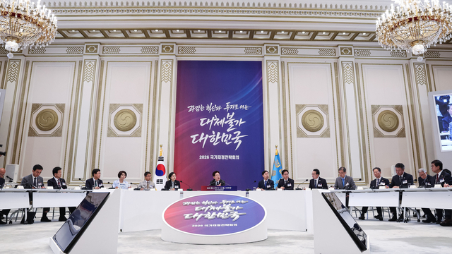 이재명 대통령이 13일 청와대에서 국가재정전략회의를 주재하고 있다. [연합뉴스]
