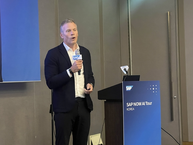 얀 벙커트 SAP 비즈니스 AI 플랫폼 부문 최고매출책임자(CRO)가 14일 서울 그랜드 인터컨티넨탈 파르나스에서 열린 ‘SAP 나우 AI 투어 코리아 2026’ 기자간담회에서 발표하고 있다. 이혜선 기자
