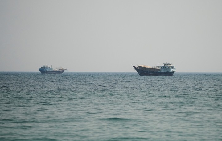 [속보] UAE “호르무즈서 유조선 2척 이란 미사일 피격…선원 1명 사망”