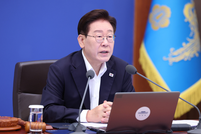 이재명 대통령이 14일 청와대에서 열린 국무회의에서 발언하고 있다. 연합뉴스
