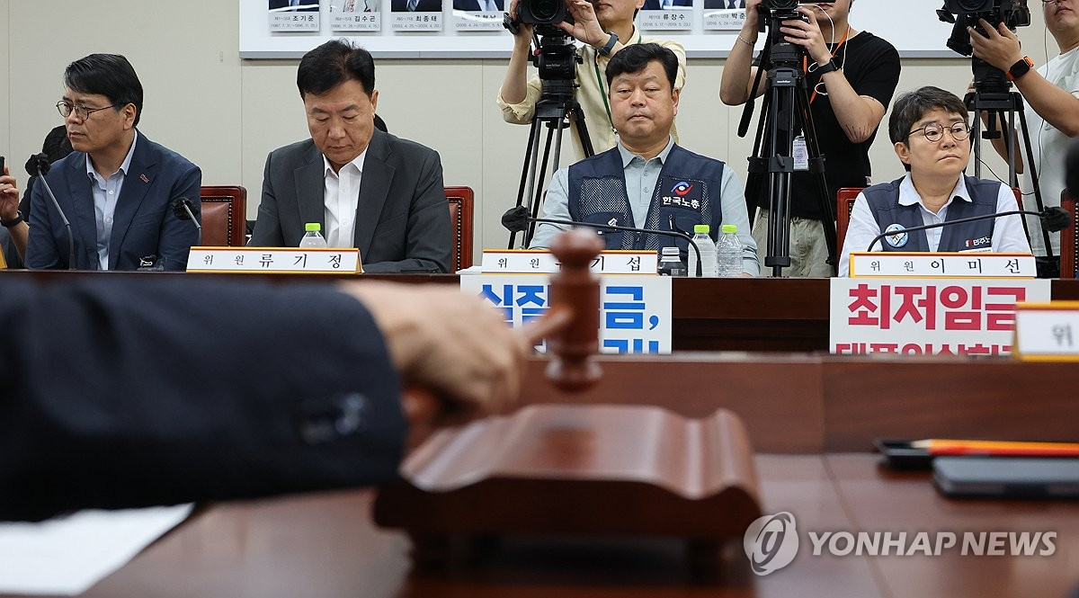 ‘690원’ 막판 줄다리기…내년 최저시급, 오늘 결정난다
