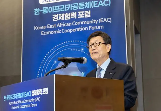 윤진식 한국무역협회 회장이 지난 5월 서울 삼성동 트레이드타워에서 ‘한-동아프리카공동체(EAC) 경제협력 포럼’에서 개회사를 하고 있다. 무협 제공