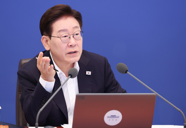 이재명 대통령이 14일 청와대에서 열린 국무회의에서 발언하고 있다. 연합뉴스