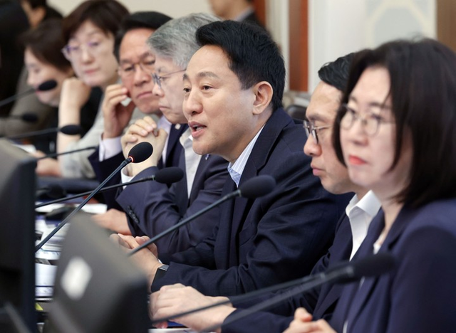 이달 14일 오세훈 서울시장이 청와대에서 이재명 대통령 주재로 열린 국무회의에서 발언하는 모습. [연합뉴스]