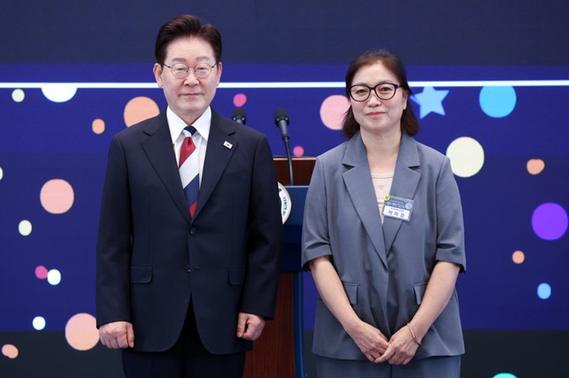 이재명 대통령, 박미경 빛의 위원장 위촉장 수여(사진=연합뉴스)