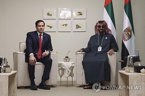 마코 루비오(왼쪽) 미 국무장관과 셰이크 타눈 UAE 국가안보보좌관. AP 연합뉴스 자료사진