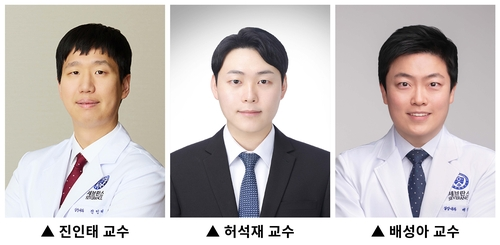 왼쪽부터 진인태 세브란스병원 심장내과 교수, 허석재 연세의대 의생명시스템정보학교실 교수, 배성아 용인세브란스병원 심장내과 교수. [용인세브란스병원 제공·연합뉴스]