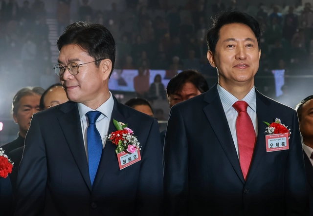 정원오(사진) 더불어민주당 서울시장 후보와 오세훈 국민의힘 서울시장 후보가 지난 5월 6일 서울 중구 장충체육관에서 열린 대한노인회 서울시연합회 제54회 어버이날 기념행사에 참석했다.   박동욱 기자 fufus@dt.co.kr
