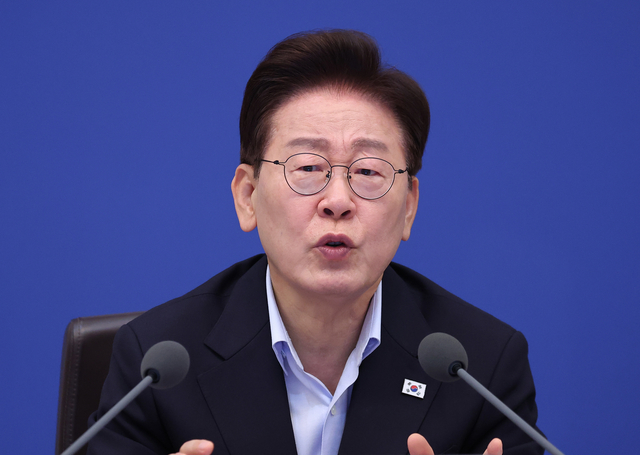 이재명 대통령이 21일 청와대에서 열린 국무회의에서 발언하고 있다. 연합뉴스