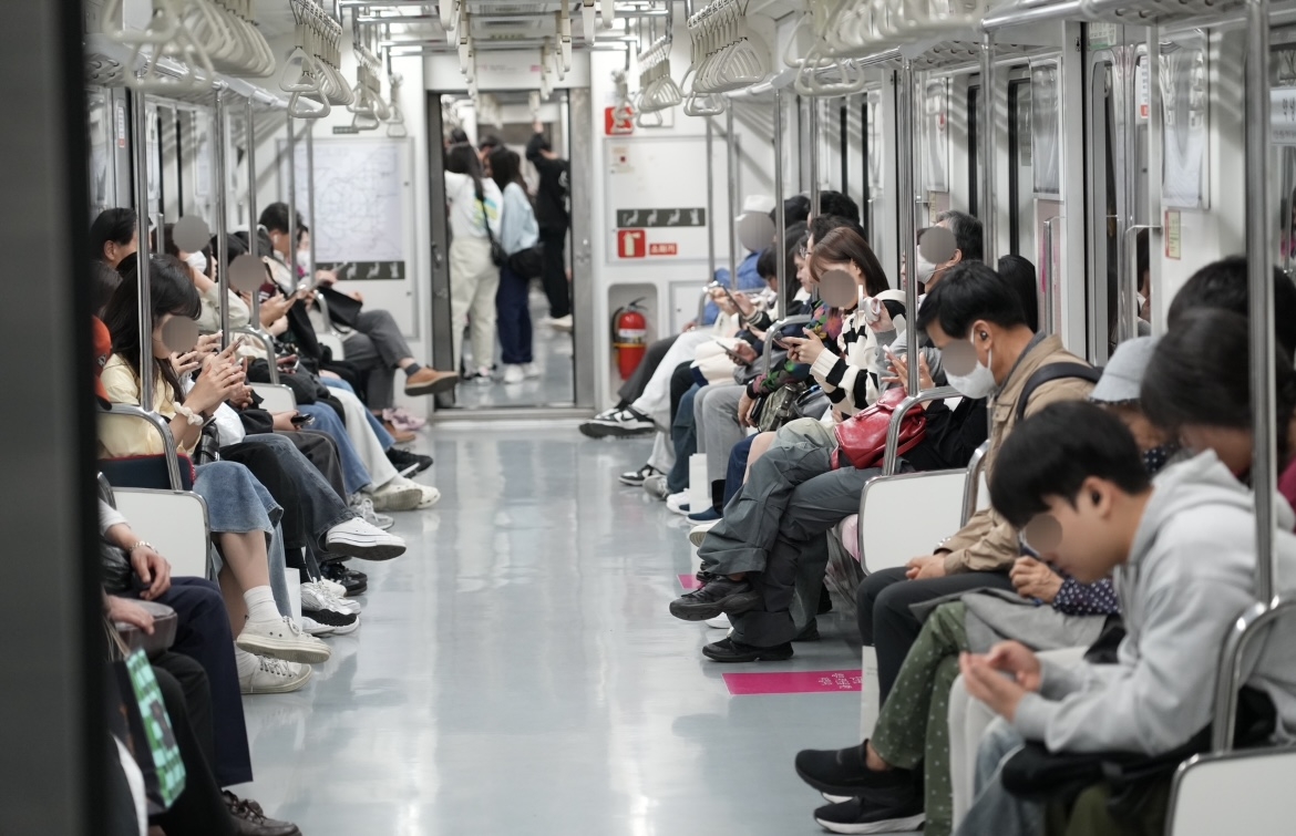 [단독] 30년 5·8호선 ‘삐걱철’ 교체 전격 연기…제작사 자본잠식에 초유의 ‘반품’