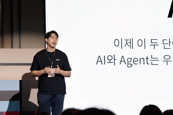 에이비일팔공 남성필 대표가 21일 웨스틴 서울 파르나스 진행된 마케팅 컨퍼런스 ‘MGS26’에서 강연을 진행하고 있다. (에이비일팔공 제공)