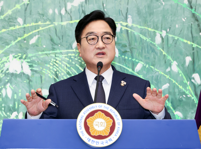 우원식 국회의장이 제22대 국회 전반기 의장 임기 종료를 하루 앞둔 지난 5월 28일 국회에서 열린 퇴임 기자회견에서 소회를 밝히고 있다. 연합뉴스