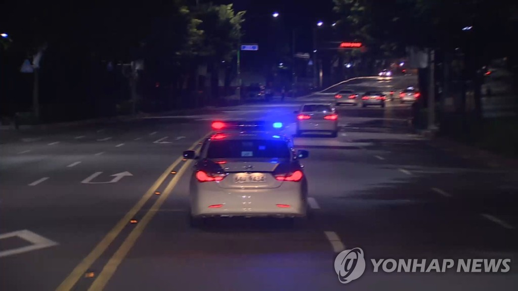 음주운전 차량에 순찰차 2대 들이받아 경찰관 4명 부상